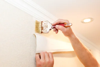 Pose de papier peint à Thoigné — revêtements muraux et toiles de verre